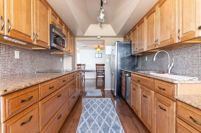 Building Photo - 18031 Biscayne Blvd