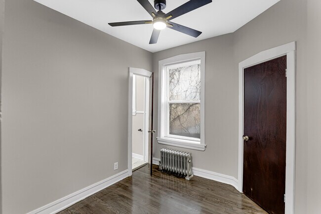 Building Photo - 6360 S Greenwood Ave