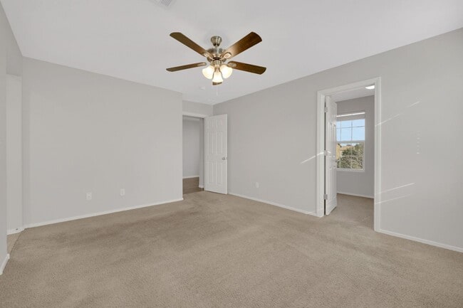 Building Photo - 3 bedroom with 2 car garage