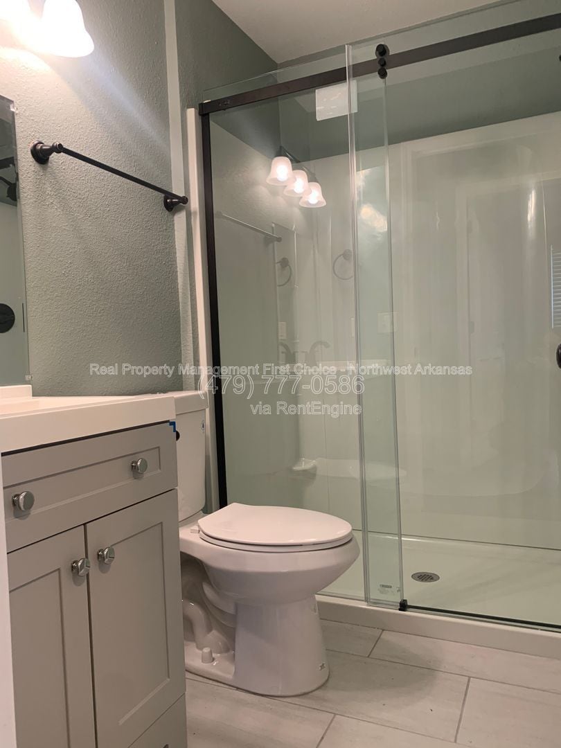 Building Photo - 205 W Parks St