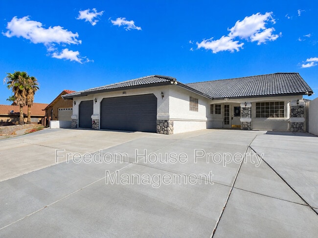 Building Photo - 3630 E Vineyard Dr N
