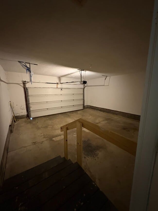 Building Photo - Three bedroom two bathroom home for rent