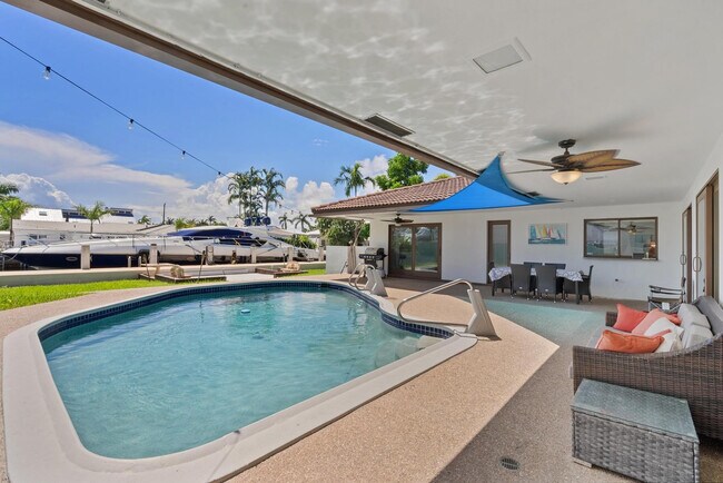 Building Photo - 3080 NE 43rd St