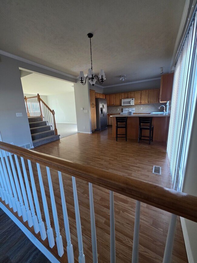 Building Photo - Primary Bedroom of Your Dreams! 3 bedroom/3 bathroom/3 car garage