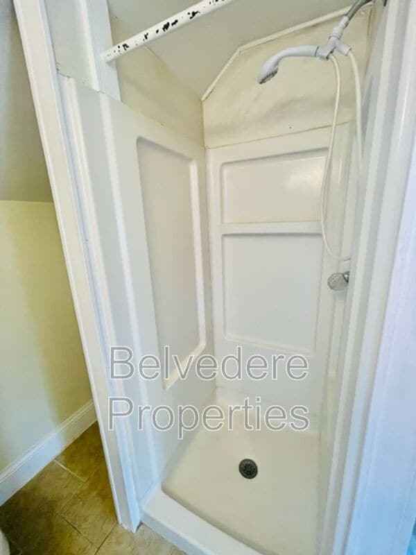 Building Photo - 810 Elwell Ave