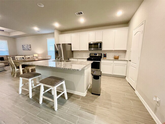 Building Photo - 8319 Divot Trce