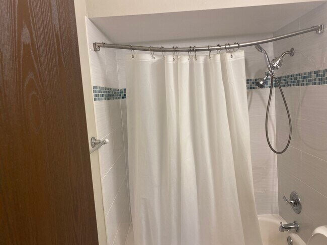 Shower - 10 Parkside Ct