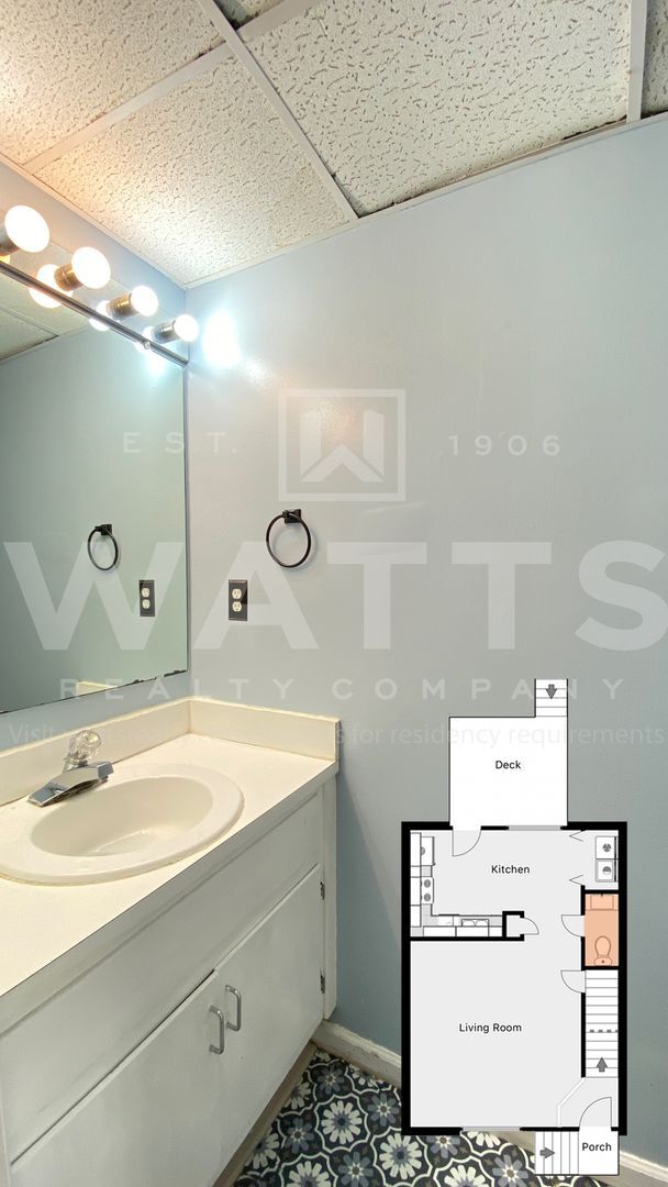 Building Photo - 2 Bedroom Southside Townhouse