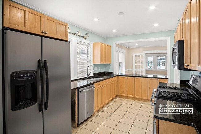 Building Photo - 42 Parsons St