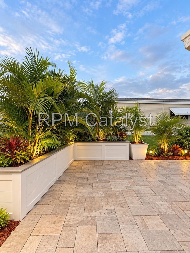 Building Photo - 116 Dolphin Dr S