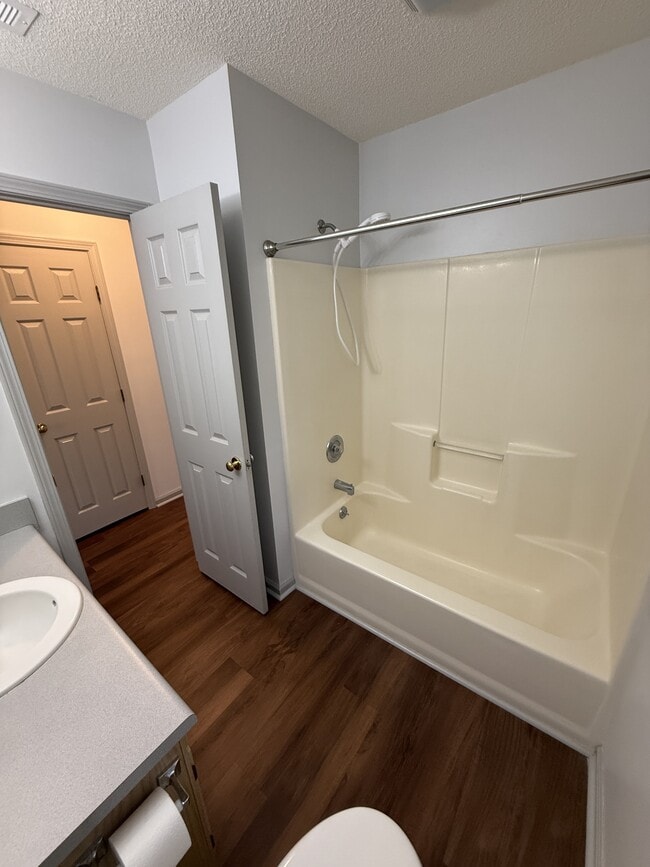 Building Photo - 1008 Old Oatland Island Rd