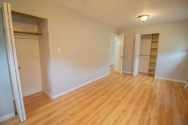 Building Photo - Most sought after Woodlawn area. 2BR 1BA