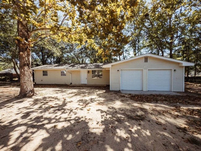 Primary Photo - 201 Amellia Pl