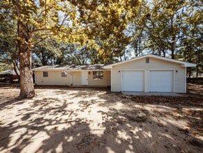 Building Photo - 201 Amellia Pl