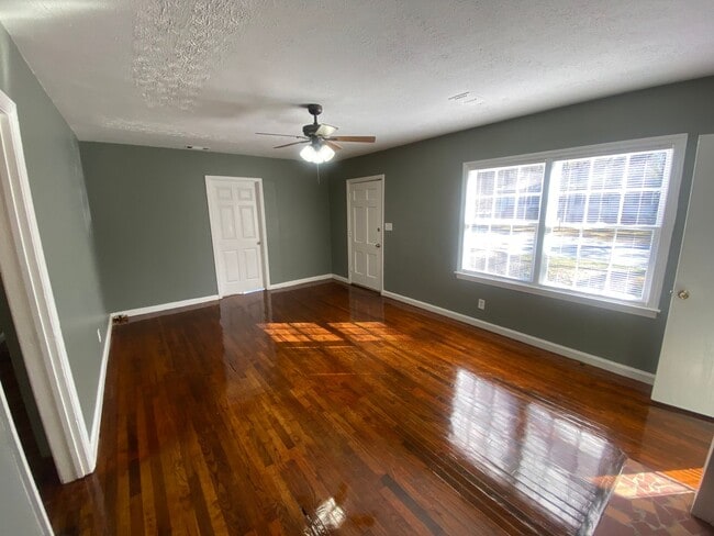 Building Photo - **AVAILABLE NOW**East Columbus, GA 4 Bedroom / 1 Bathroom Home for Rent