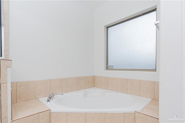 Building Photo - 1426 Bianca St