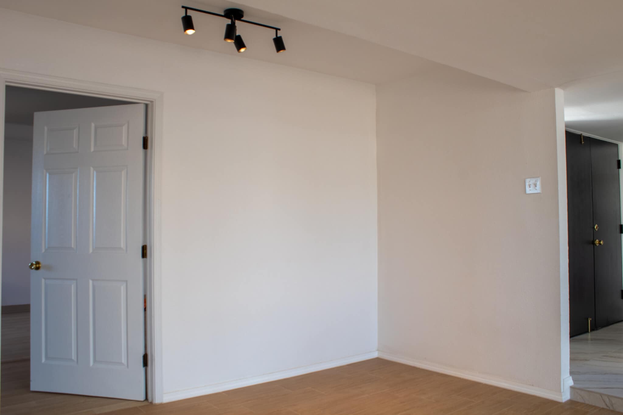 Building Photo - 10709 Lobo Ln