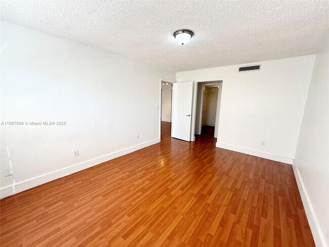 Building Photo - 9301 SW 92nd Ave