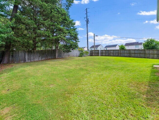 Building Photo - Spacious and Move-In Ready Home! - Fenced ...