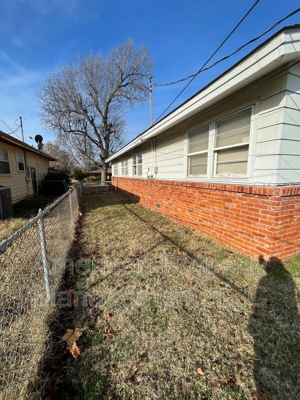 Building Photo - 5147 S Toledo Ave