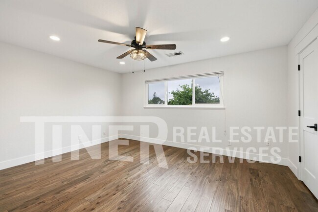 Building Photo - 6982 Pampas Way