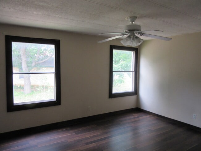 Building Photo - 301 Windmere Cir