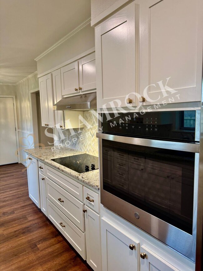Building Photo - 5740 Lakemont Dr