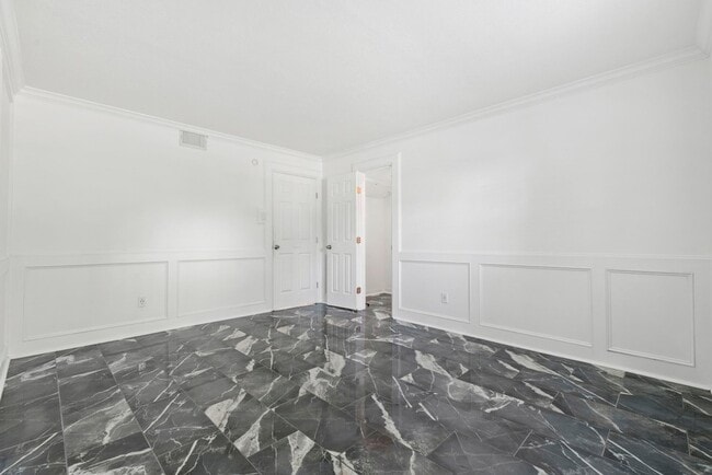 Building Photo - 7900 Westheimer Rd