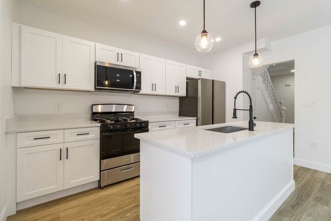 Building Photo - 2 Elmwood St