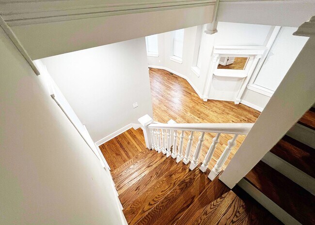 Building Photo - 3216 Bishop St