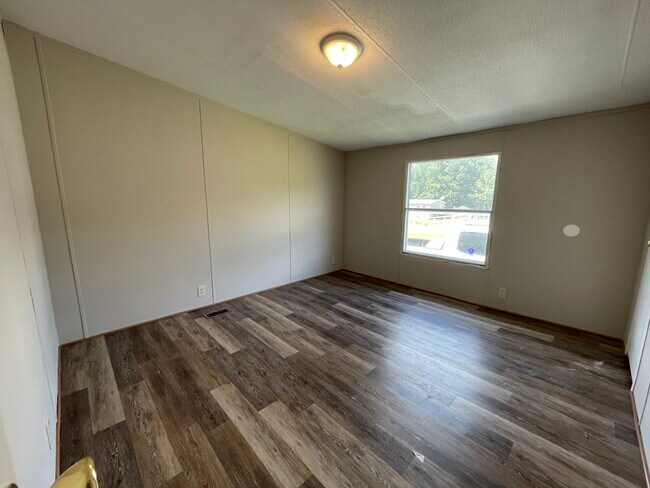 Building Photo - 117 Oldfield Cir