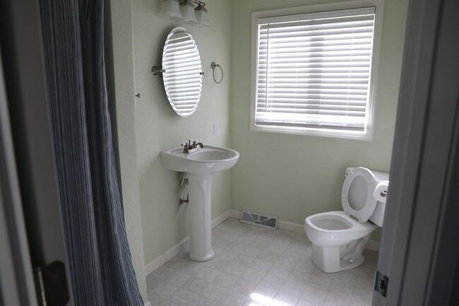 Building Photo - 9901 Huey Rd