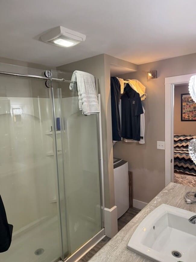 Building Photo - 2 Bedroom Apartment Near DTSF