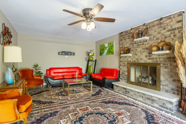 Building Photo - 1126 Tiverton Ct