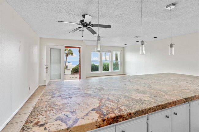 Building Photo - 8416 Seawall Blvd