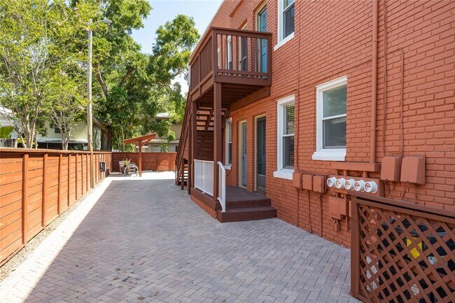 Building Photo - 3107 S Esperanza Ave