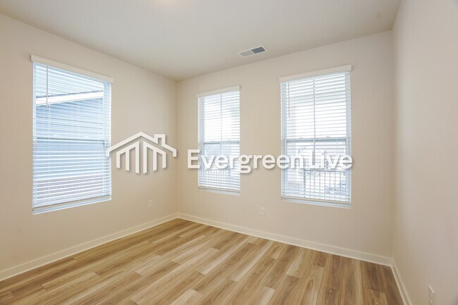 Building Photo - 880 Bur Oak Ct