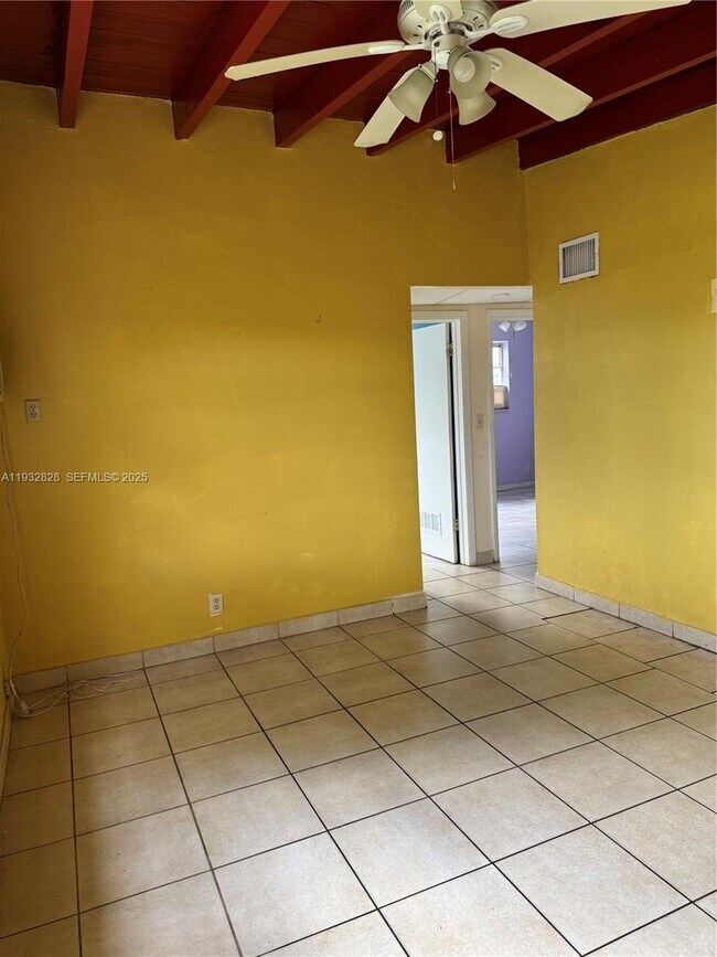 Building Photo - 2620 SW 53rd Ave