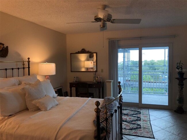 Building Photo - 160 Columbia Dr