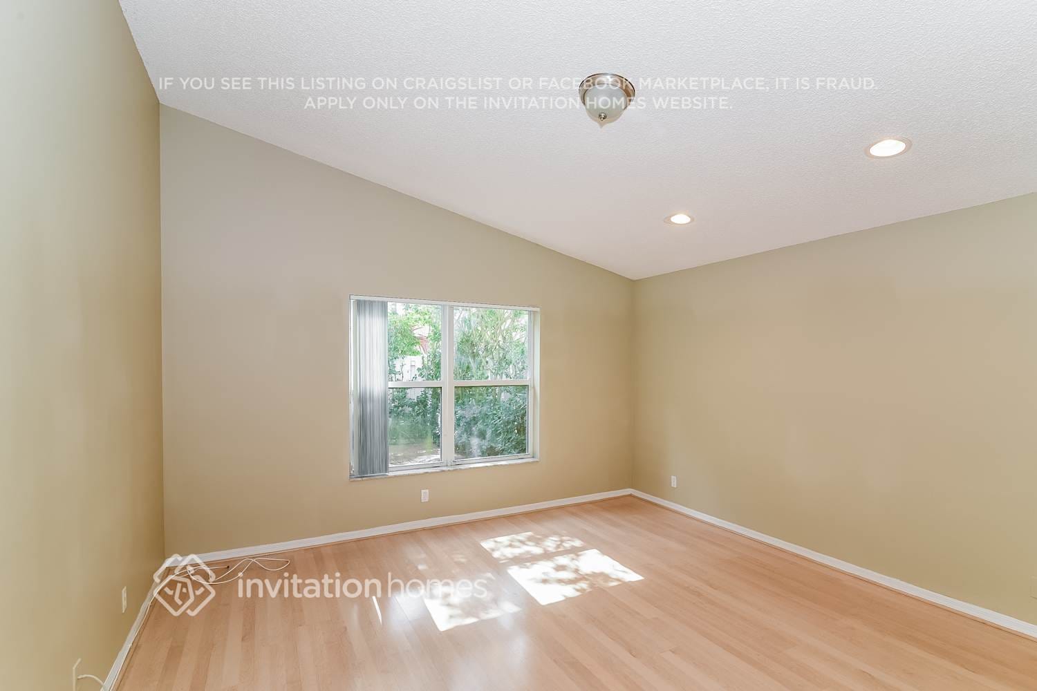 Building Photo - 5027 SW 35th Way