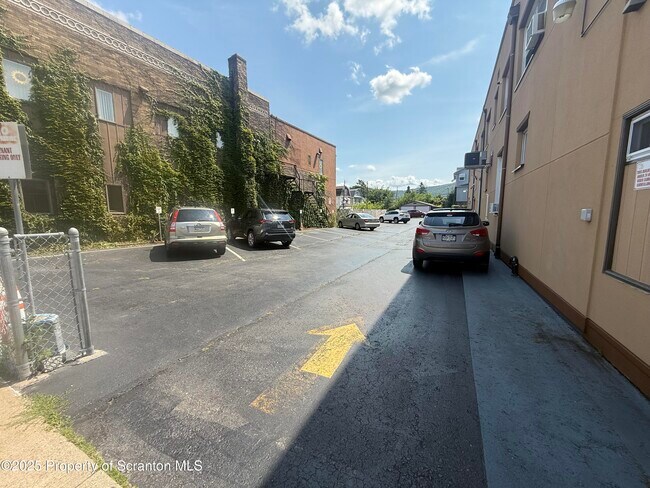 Building Photo - 486 Hazle St