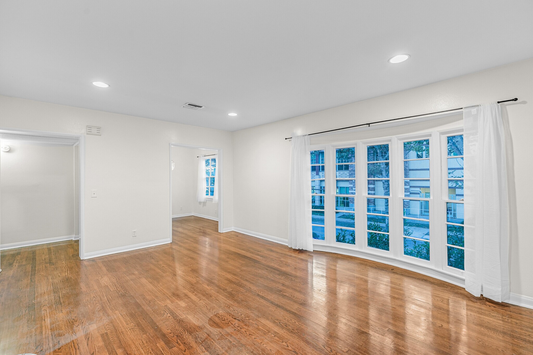 Building Photo - 222 S Rexford Dr