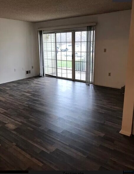 Living Room - 215 Rachel Ct