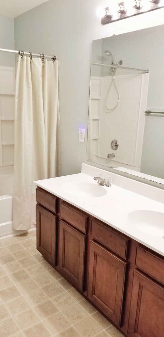 Building Photo - Stunning Town Home in Popular Liberty Hall