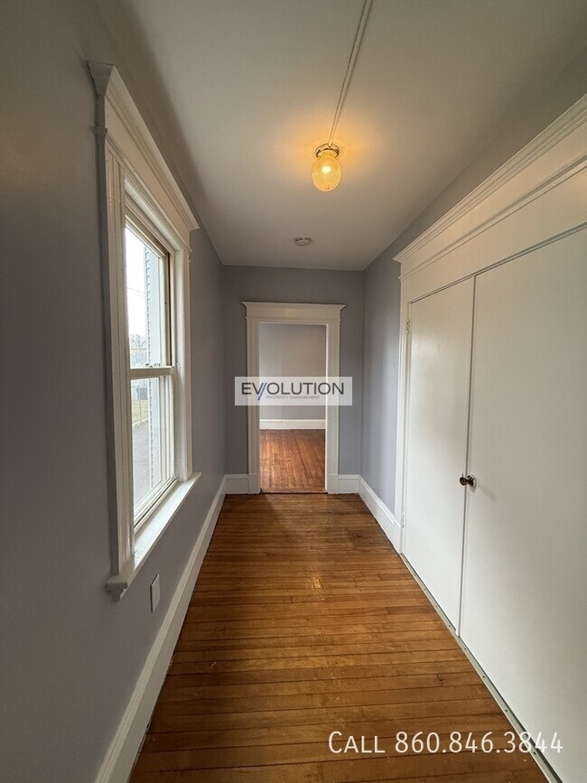 Building Photo - 96-98 Sargeant St-FL1