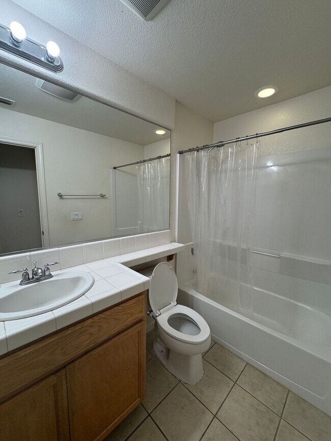 Building Photo - REDUCED!  BEAUTIFUL TWO STORY 6 BEDROOM 3 ...