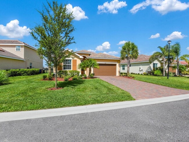 Building Photo - Modern Rental Home in Resort-Style Community