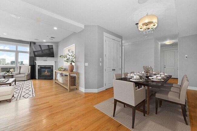 Building Photo - 350 W 2nd St