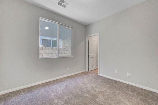 Building Photo - Gated community Located within the Valley Vista Master Plan. 4 Bed 3 Bath features and Open and i...