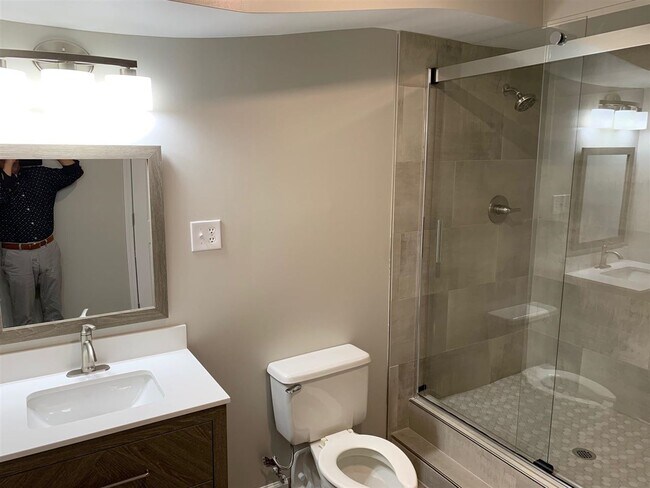 Building Photo - 3069 Circle Gate Dr